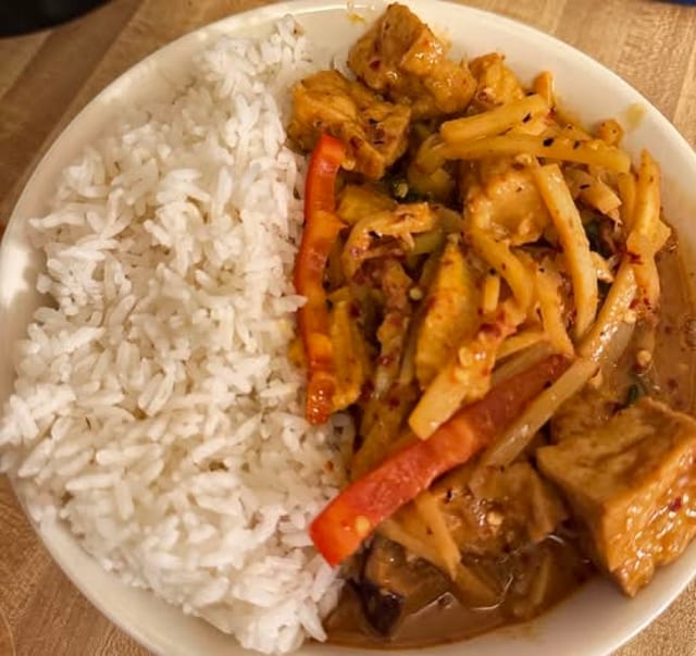 L Red Curry.